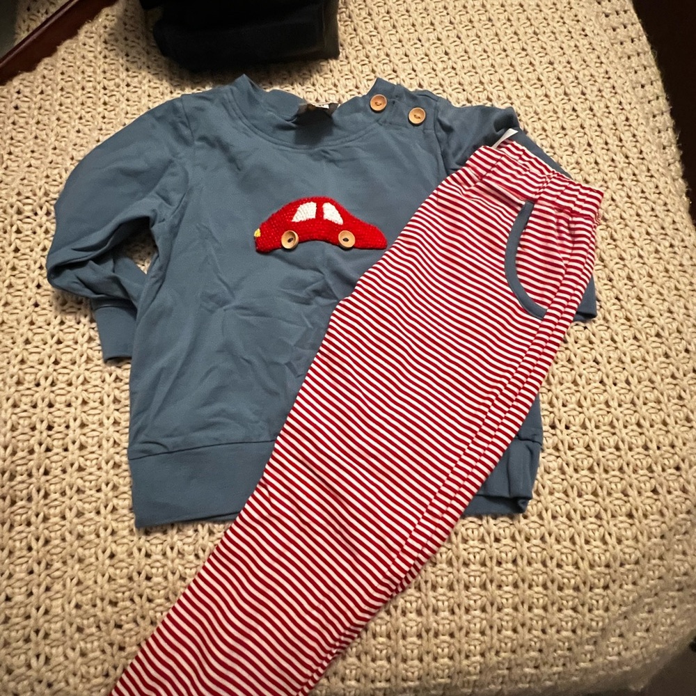 3T Matching French Knot Set. Little Bear Smocks. Never worn